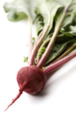 beetroot with leaves 262x400