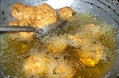 Ambode Chana Dal Vada Recipe frying ambode chana dal vada 381x250