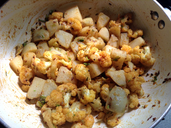 xready aloo gobi subji 335x250.jpg.pagespeed.ic. 2u114dxcf