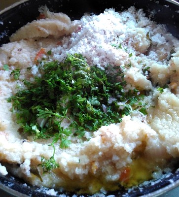 add coconut dhania rice rava upma 363x400