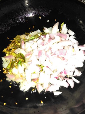 rice rava upma add onion 300x400