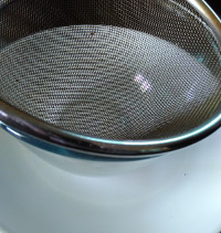 set strainer over bowl 200x211