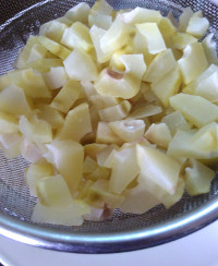 straining mango 200x244