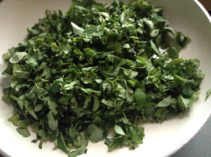chopped spinach palak leaves 400x299
