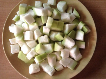chopped bottle gourd doodhi 350x261