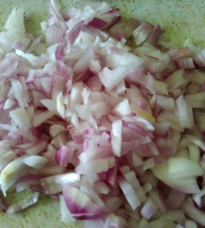 chopped onion kanda 250x261.jpg
