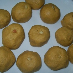 besan ladoo 306x304