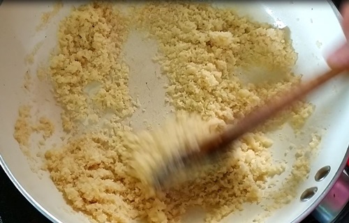 Rice Rava Khandvi Khantoli Recipe roasting rice rava ghee 500x320