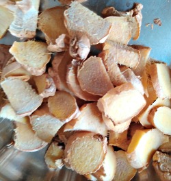 Homemade ginger paste sliced ginger 250x264