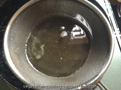 heating oil for frying poha 400x299