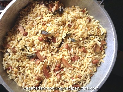 ready fried poha chivda 400x299